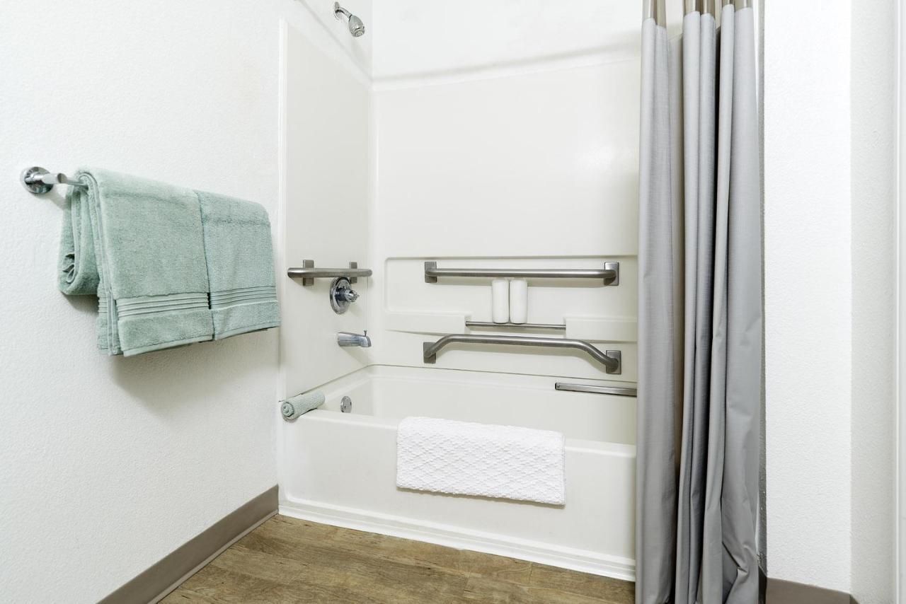 Intown Suites Extended Stay West Palm Beach Fl - Military Trail Rd Lake Park ภายนอก รูปภาพ
