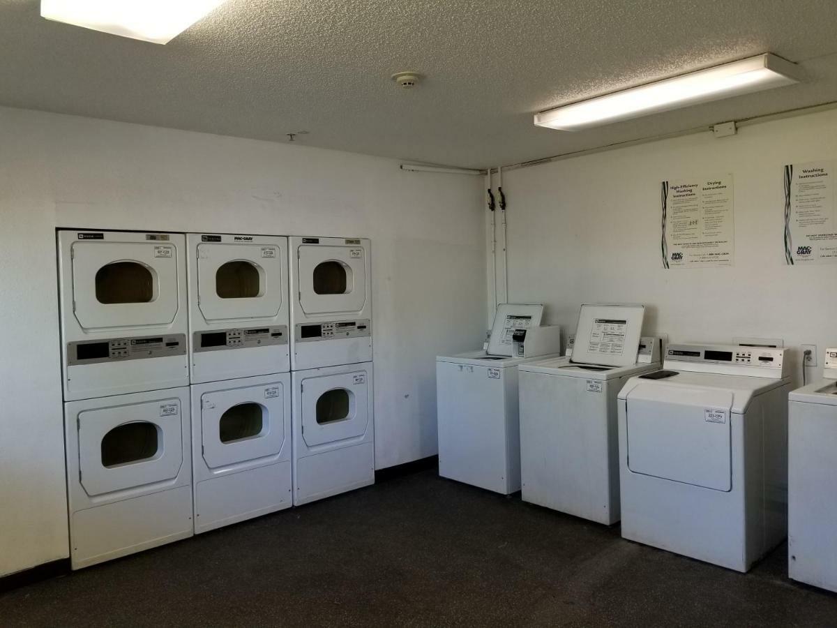 Intown Suites Extended Stay West Palm Beach Fl - Military Trail Rd Lake Park ภายนอก รูปภาพ